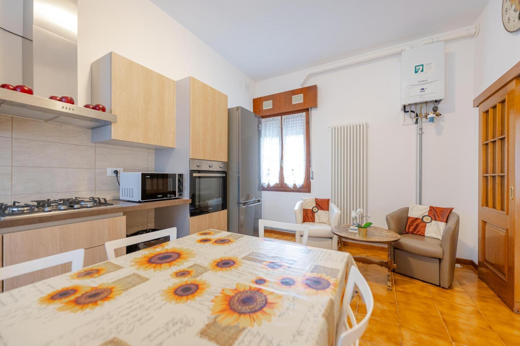 Tatiana Flat - 10 Minutes To - Mestre Train Station - Free Parking Apartament