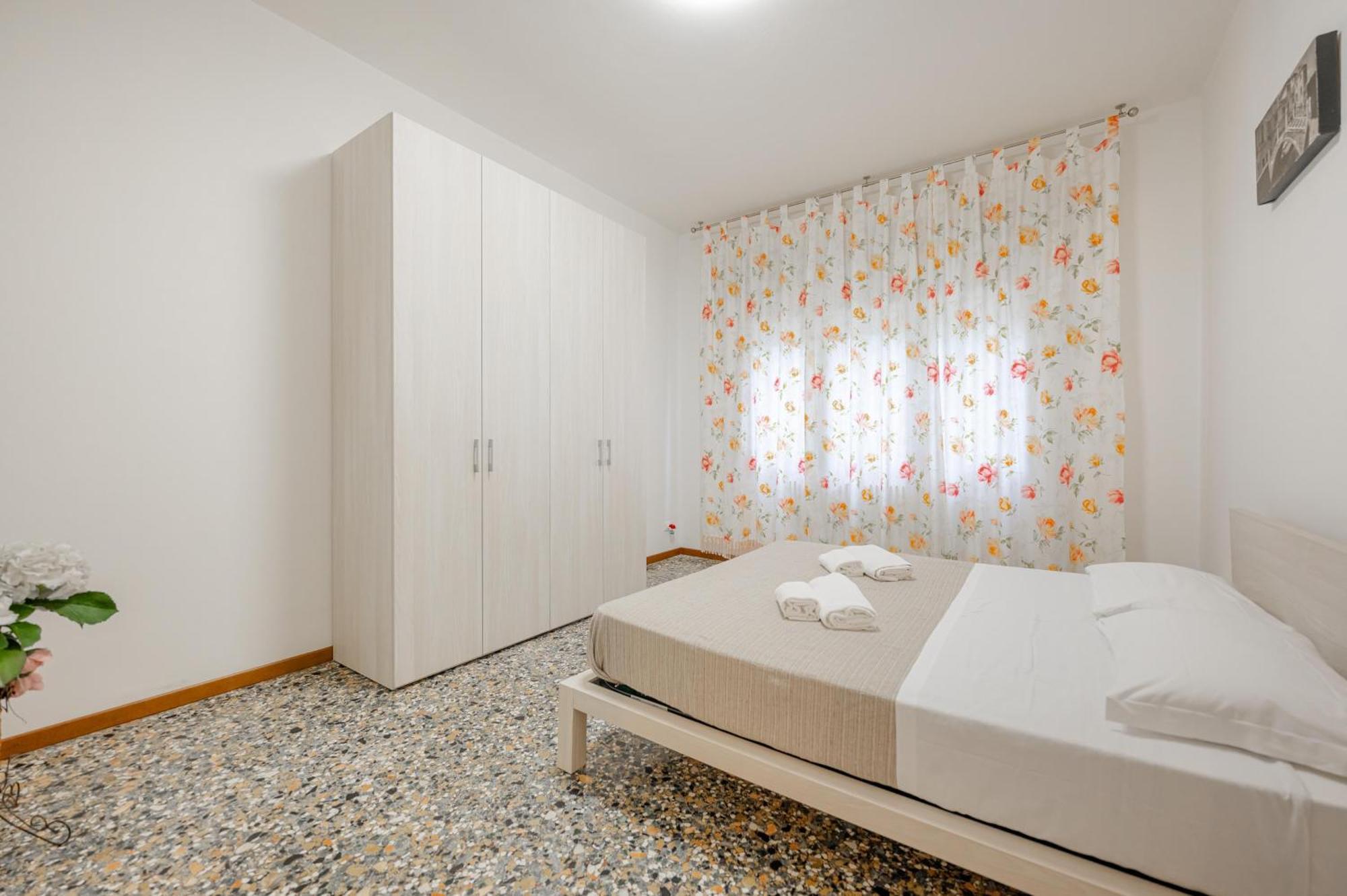 Apartament Tatiana Flat - 10 Minutes To - Mestre Train Station - Free Parking
