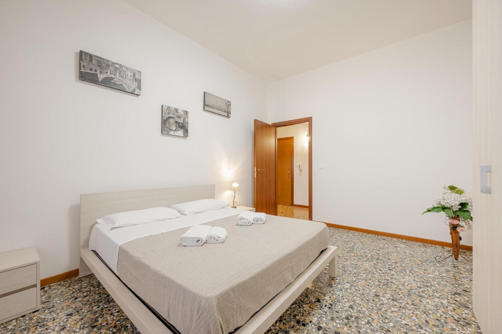 Apartament Tatiana Flat - 10 Minutes To - Mestre Train Station - Free Parking *