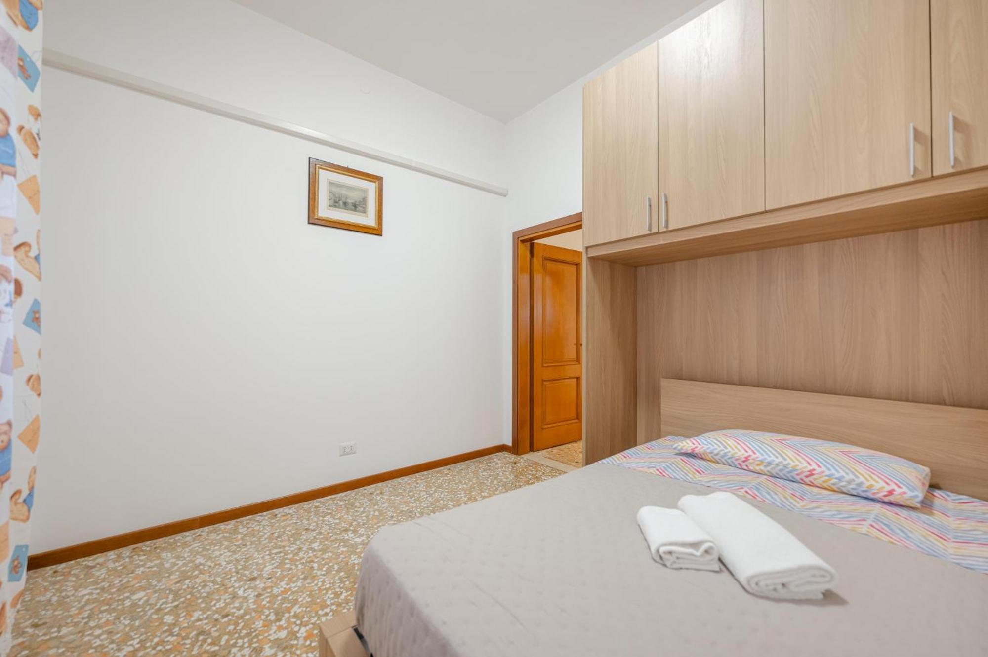 Tatiana Flat - 10 Minutes To - Mestre Train Station - Free Parking Apartament