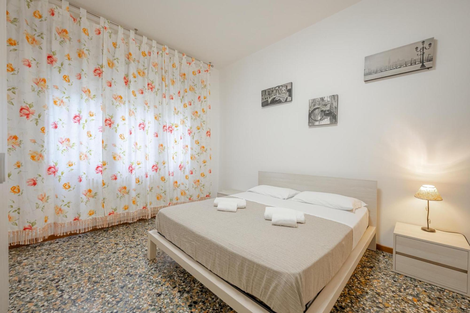 Tatiana Flat - 10 Minutes To - Mestre Train Station - Free Parking Apartament *