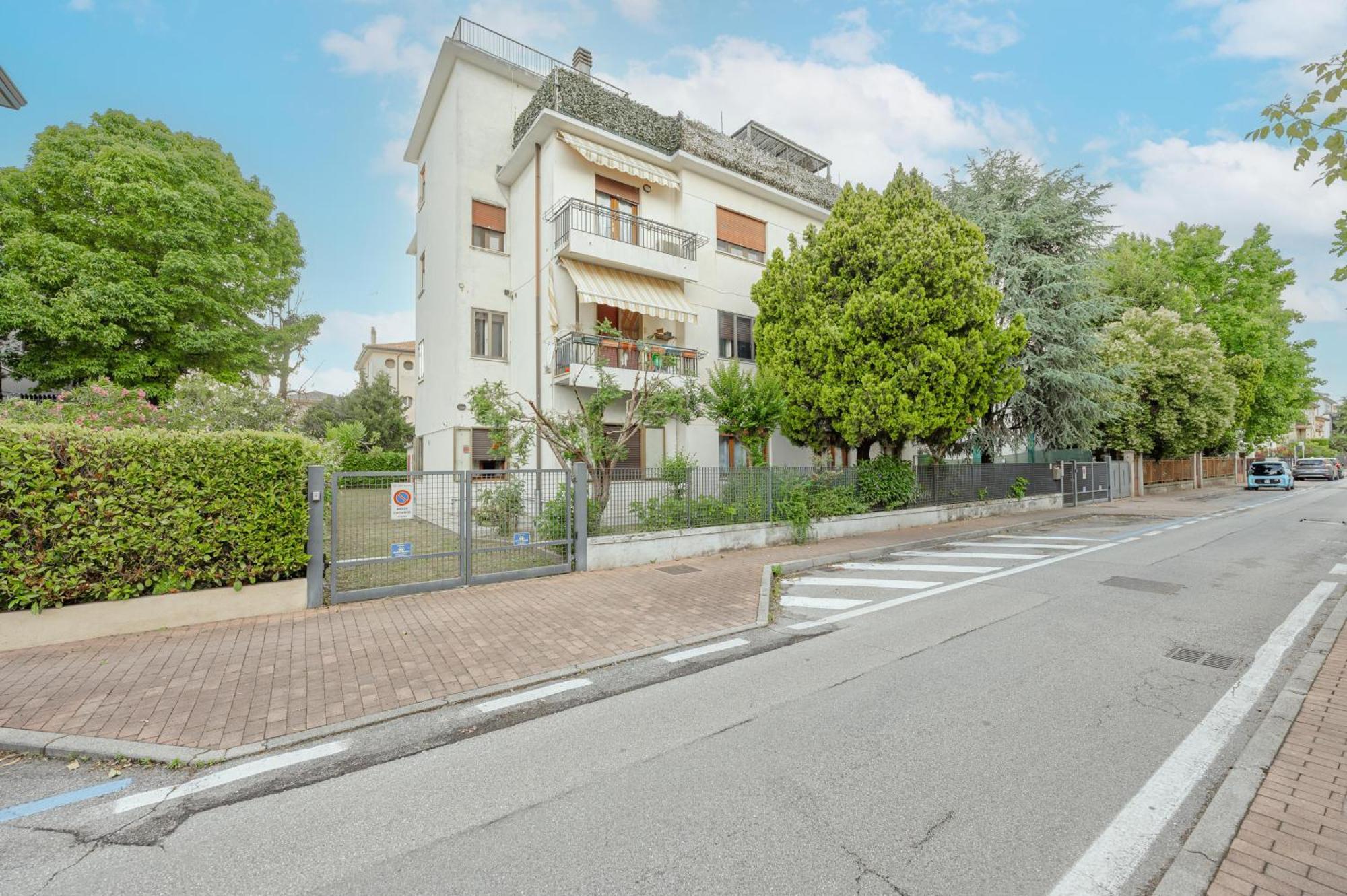 Apartament Tatiana Flat - 10 Minutes To - Mestre Train Station - Free Parking *